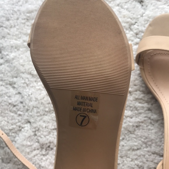 Cityclassified block heels, size 7, tan - Picture 3 of 3